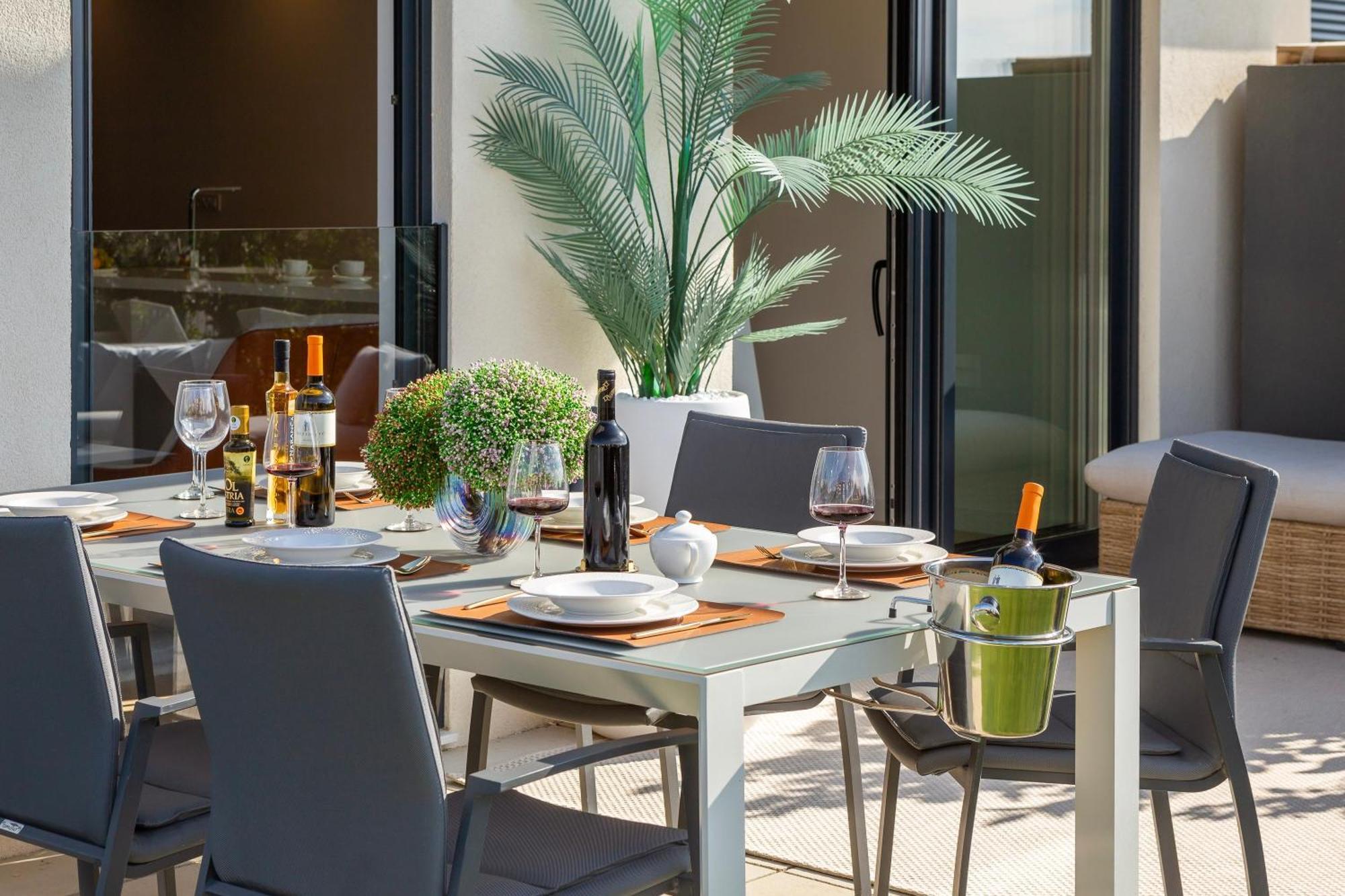 New Luxury Apartment With Private Heated Pool And Amazing Terrace With Seaview Split Eksteriør bilde